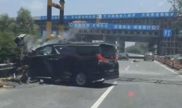 伊滨最新车祸爆料新闻直播,惊心动魄瞬间直击！